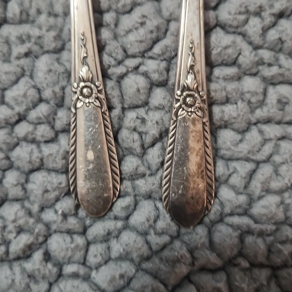 2 Vintage Simeon L. And Gearge H. Rogers Oneida Silverplated Teaspoons